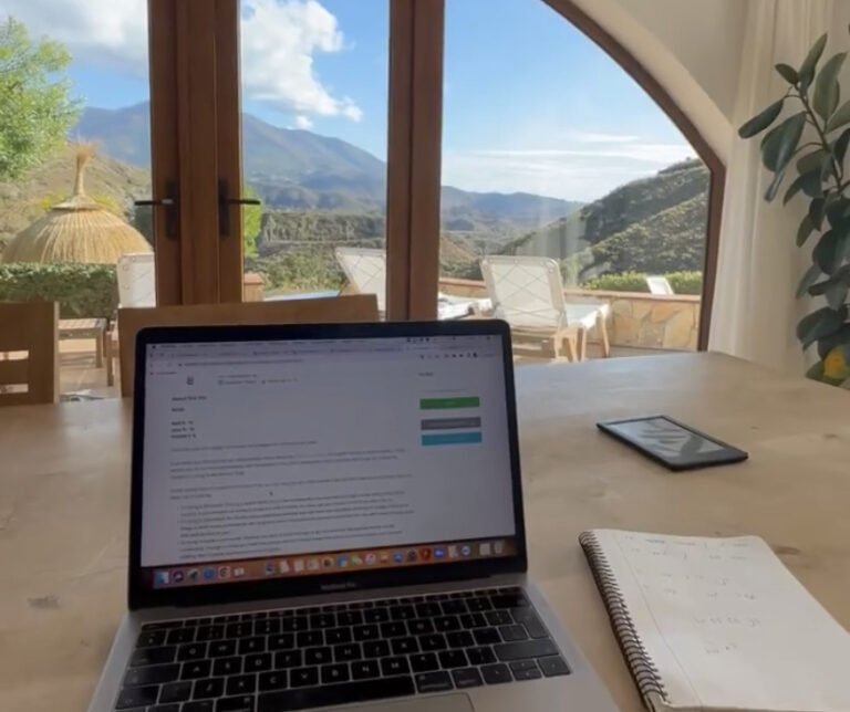 Stad of strand? 5 workation bestemmingen in Spanje